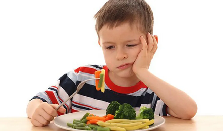 Eşti stresat că ai un copil mofturos la mâncare? Aceste 11 sfaturi sunt pentru tine