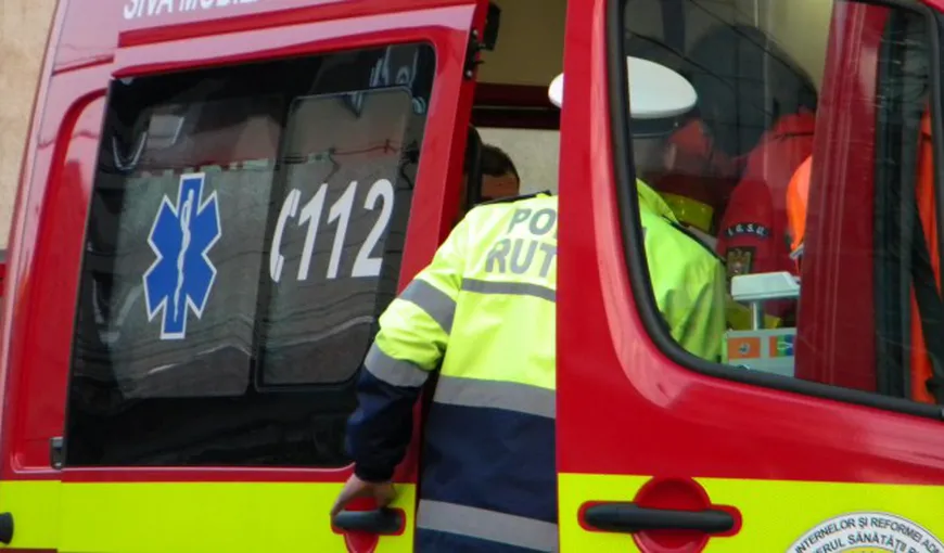 Accident grav în Sibiu: Două persoane au fost rănite după ce maşina în care se aflau a lovit un TIR