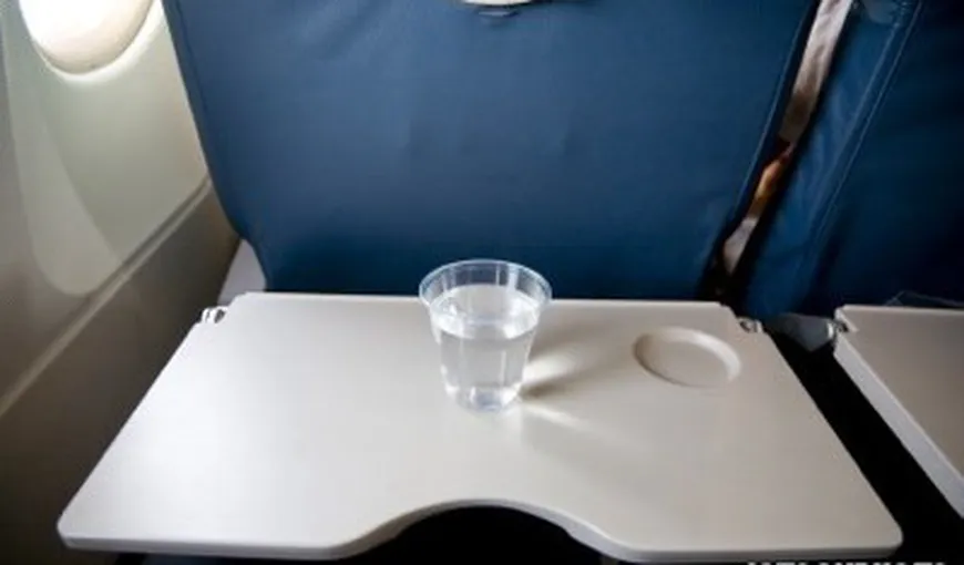 Dezvăluiri şocante: Să nu bei niciodată APĂ în avion!