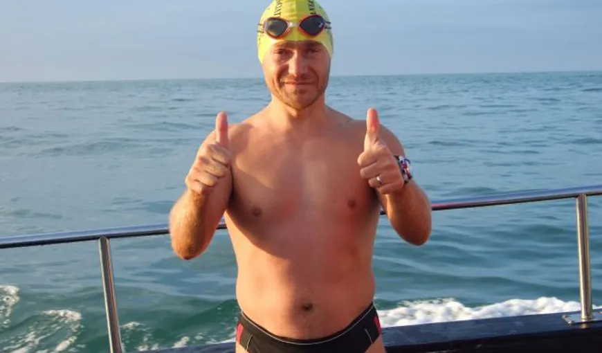 Înotătorul Avram Iancu, care parcurge Dunărea fără costum de protecţie, a ajuns la ultimii 150 de kilometri