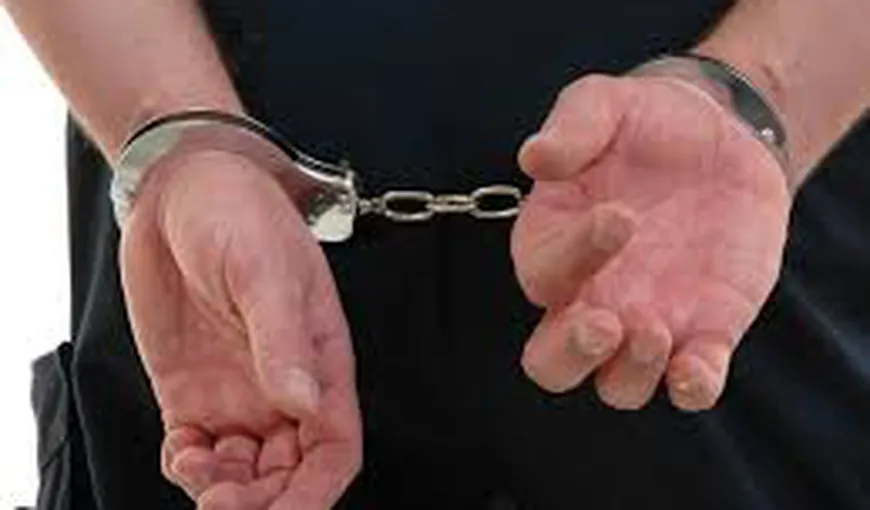 Un bărbat suspectat că a jefuit un bancomat în Bucureşti a fost reţinut de poliţişti