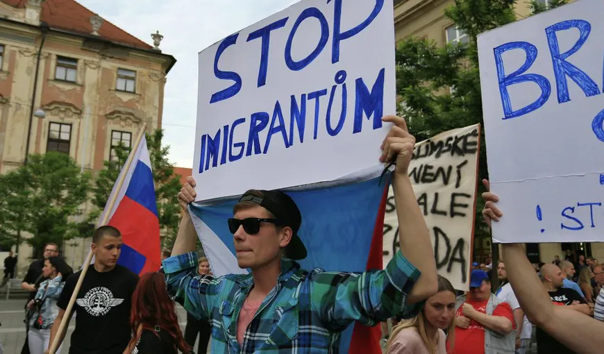 Cehia nu mai vrea să primească refugiaţi. Statele central şi est-europene o dau în judecată
