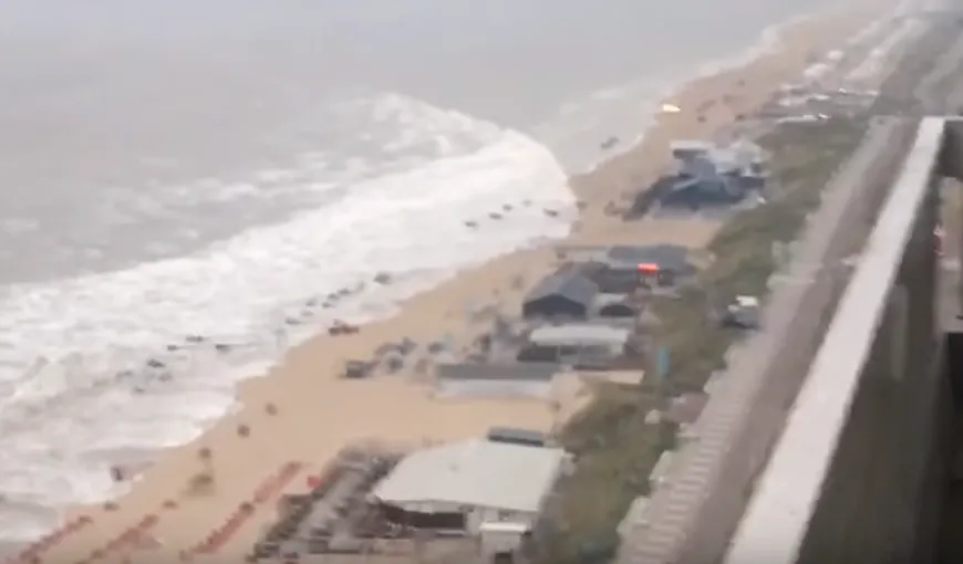 Olanda a fost lovită de un tsunami. Imagini rare de pe coasta de vest VIDEO