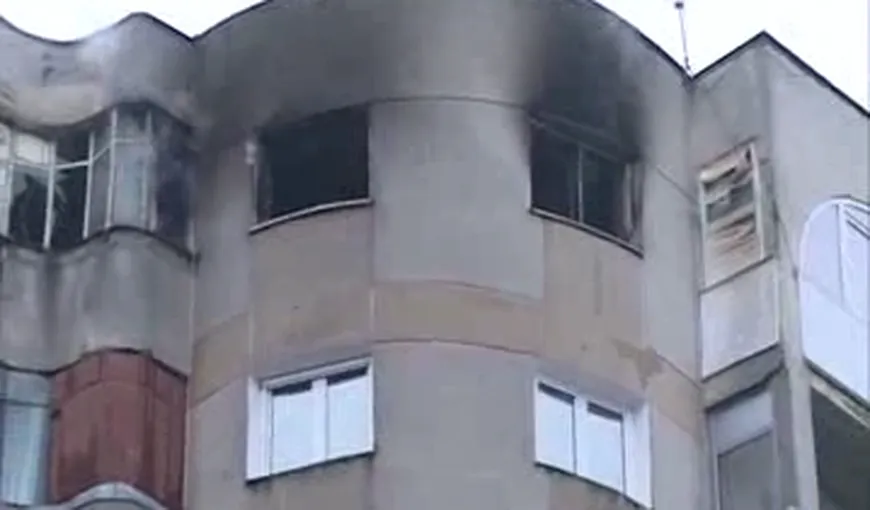 Incendiu violent într-un bloc din Capitală. Un apartament din sectorul 5 a luat foc