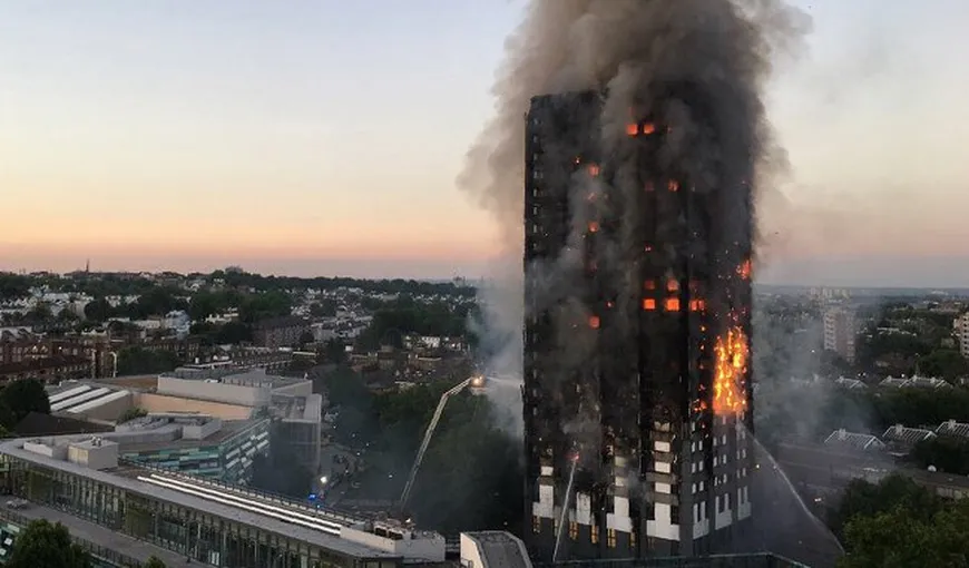 Incendiu la Londra: Municipalitatea a făcut economii la construcţia blocului Grenfell în detrimentul beneficiarilor