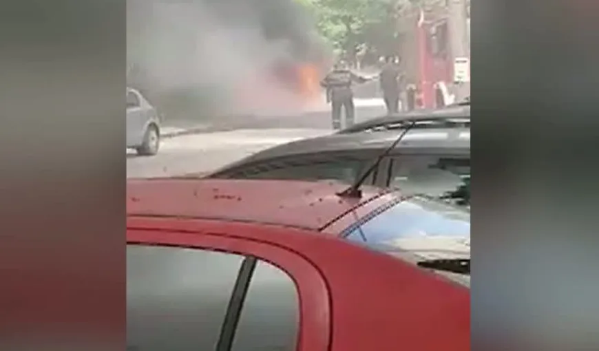 Maşină de gunoi, în flăcări pe o stradă din Timişoara