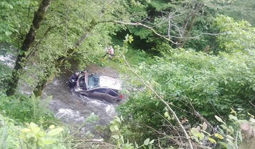 Trei femei au fost rănite după ce maşina în care se aflau a căzut într-un râu