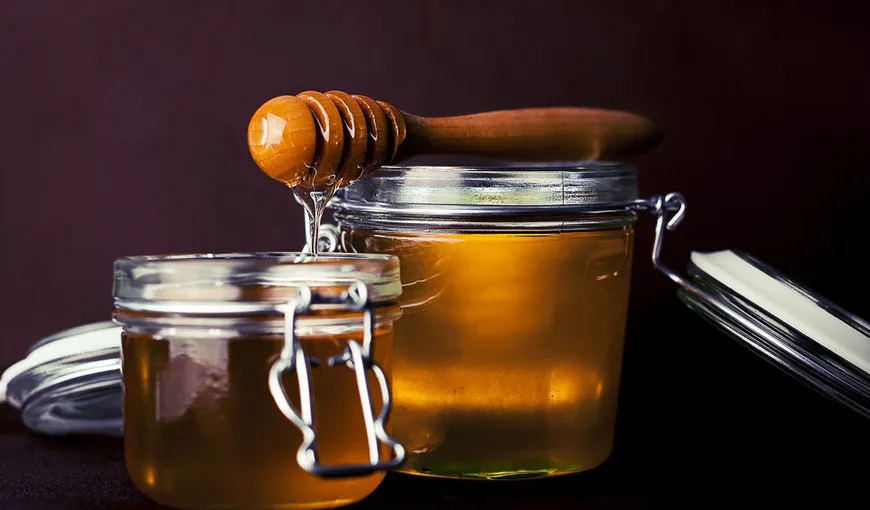 Cum deosebeşti mierea de albine naturală de cea contrafăcută