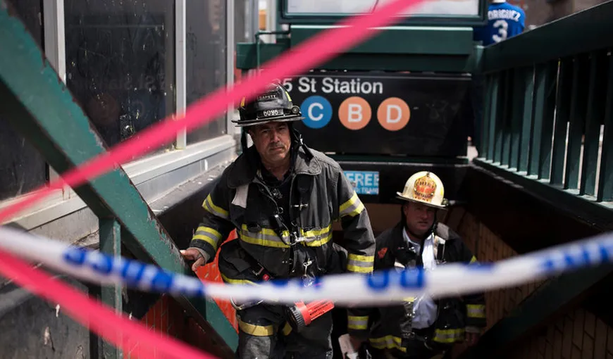 Zeci de răniţi după ce o garnitură de metrou a deraiat la o oră de vârf. Cel puţin 34 de răniţi