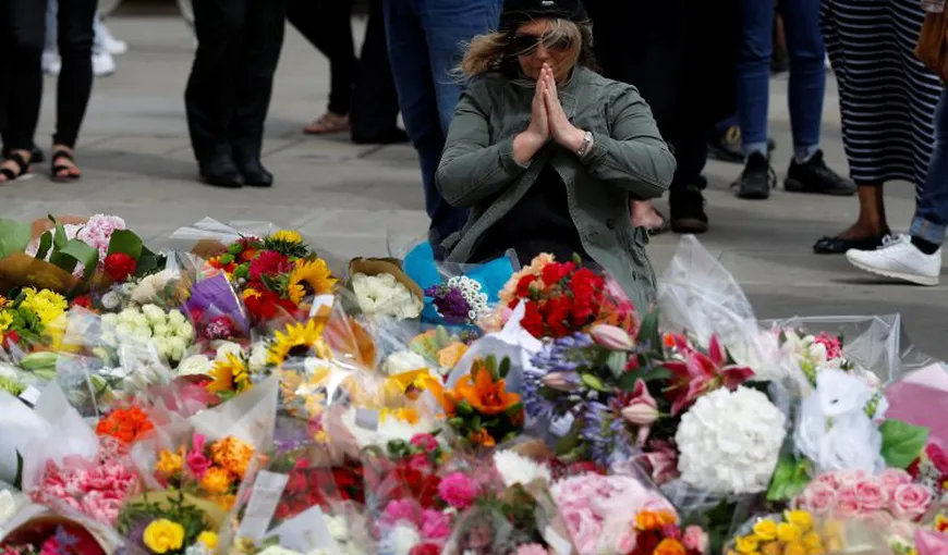 Sute de oameni s-au reunit la Londra pentru a aduce un omagiu victimelor atentatelor teroriste