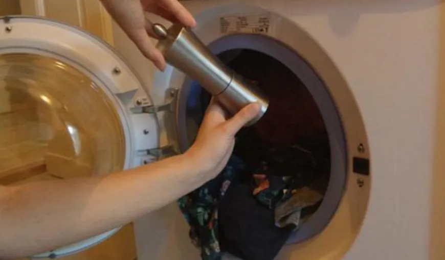 A pus o linguriţă de piper în maşina de spălat. Când vei afla de ce, vei face şi tu la fel