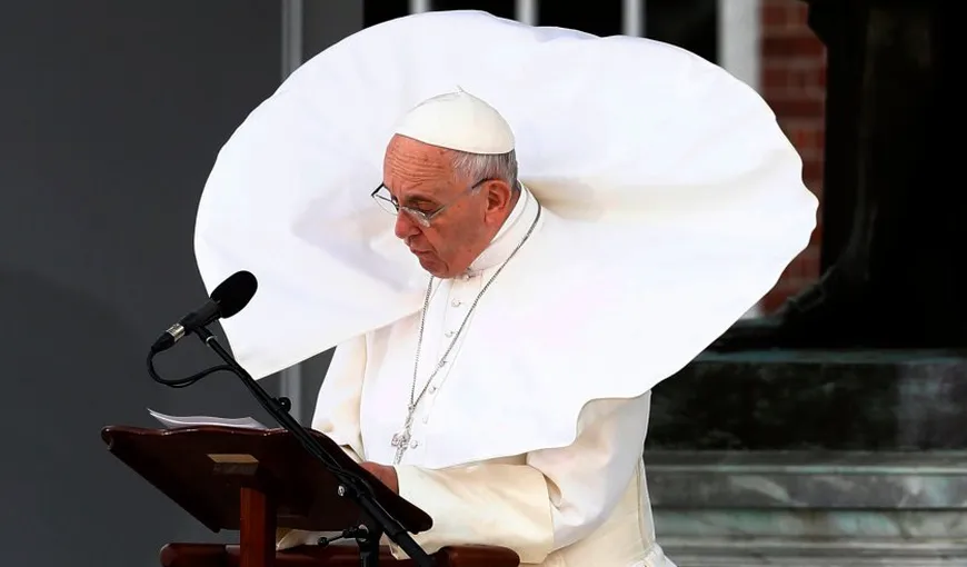 Papa Francisc a recunoscut că teoria evoluţionistă şi Big Bang-ul sunt reale şi că Dumnezeu nu este „un magician cu o baghetă magică”