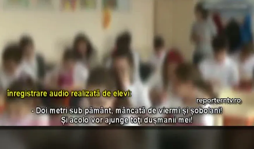 Copii traumatizaţi de profesoar. Dascălul le spune elevilor că umblă cu un cuţit în geantă VIDEO
