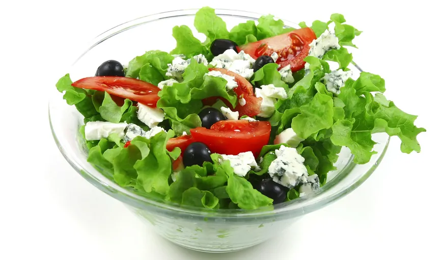 Cum se prepară corect o salată sănătoasă şi saţioasă