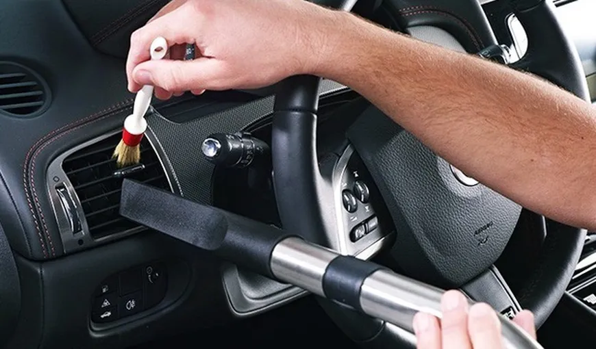 Cum să scapi de mirosul neplăcut din maşină. Ce trebuie să faci