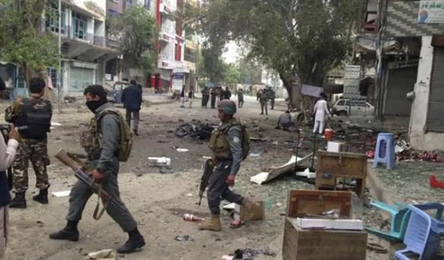 Zeci de morţi într-un atac al talibanilor asupra unei secţii de poliţie din estul Afganistanului