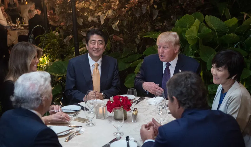 Soţia premierului Japoniei n-a vrut să discute cu Donald Trump. S-a prefăcut că nu ştie engleză