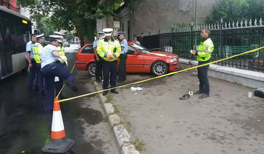 Un şofer a intrat cu maşina într-un grup de nuntaşi, la Brăila. Două persoane au fost rănite: UPDATE: Şoferul s-a predat