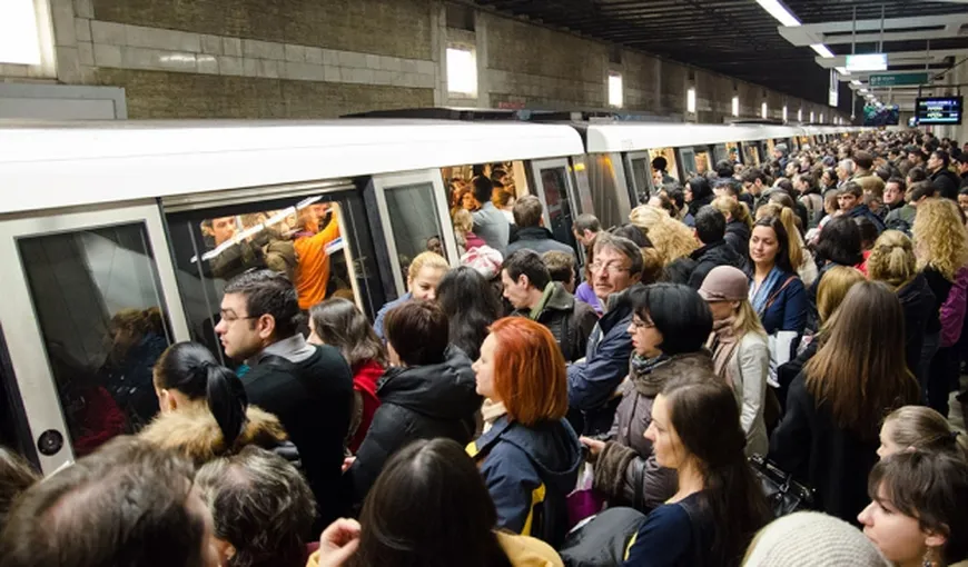 Cum poate fi avitată aglomeraţia la metrou. Alexandru Rafila: „Nu ştiu dacă rezişti cu masca pe figură”
