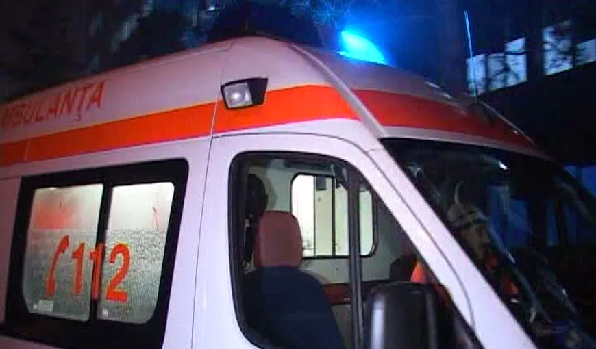 EXPLOZIE urmată de incendiu într-un bloc din Focşani. Zece persoane au fost evacuate