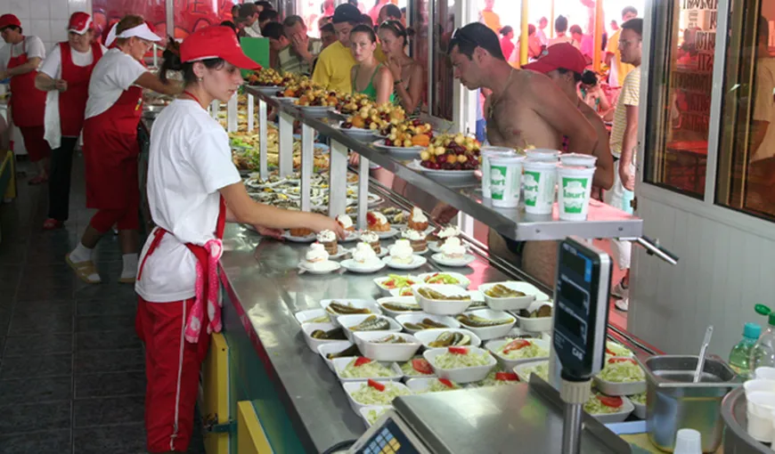 Şase restaurante şi o unitate de tip fast-food de pe litoral, amendate cu 16.000 de lei
