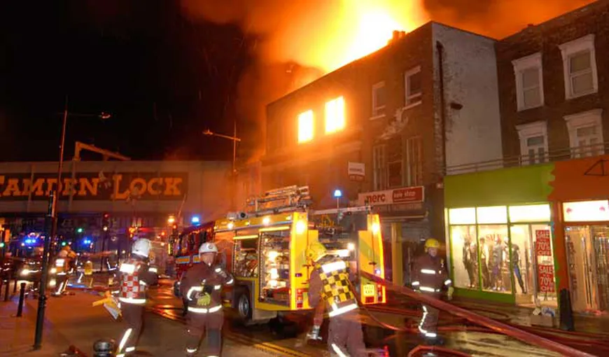 Incendiu puternic izbucnit la Camden Market din Londra UPDATE