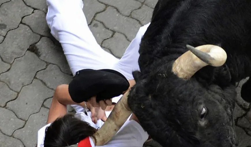 Festivalul San Fermin de la Pamplona a trimis în spital zeci de oameni răniţi de tauri