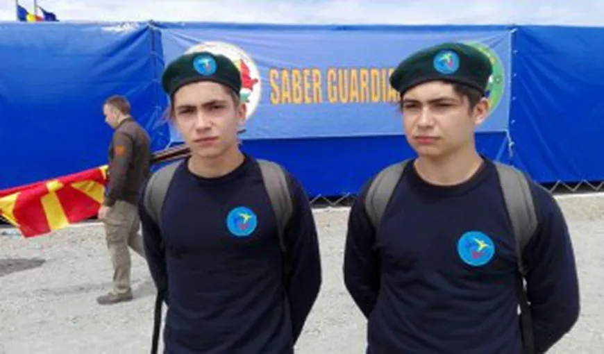 Exerciţii militare Saber Guardian 17 cu liceeni, la Cincu: Află povestea gemenilor pasionaţi de tactici militare