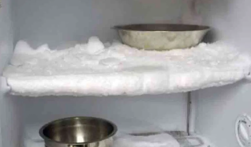 Trucuri în bucătărie: Cum faci ca să nu se mai încarce pereţii congelatorului cu gheaţă