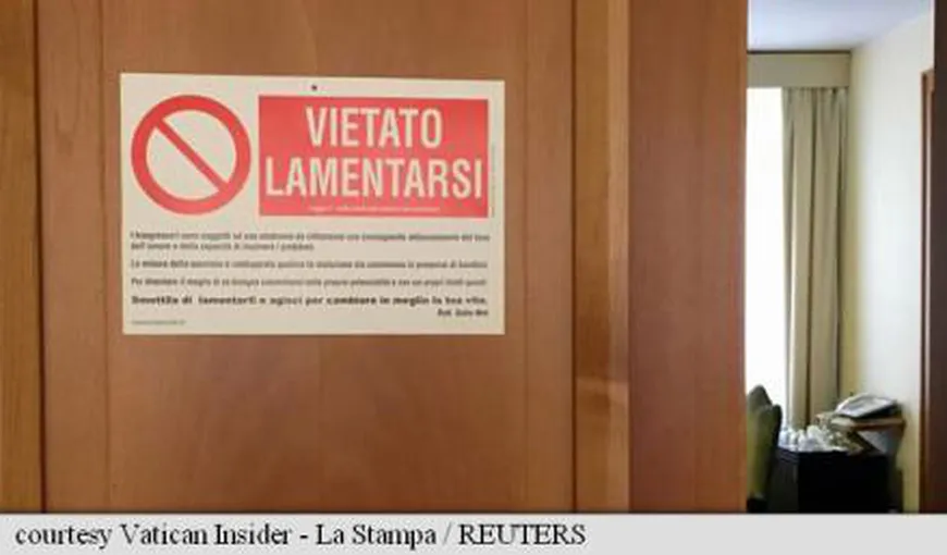 Ce anunț a apărut pe uşa biroului Papei Francisc