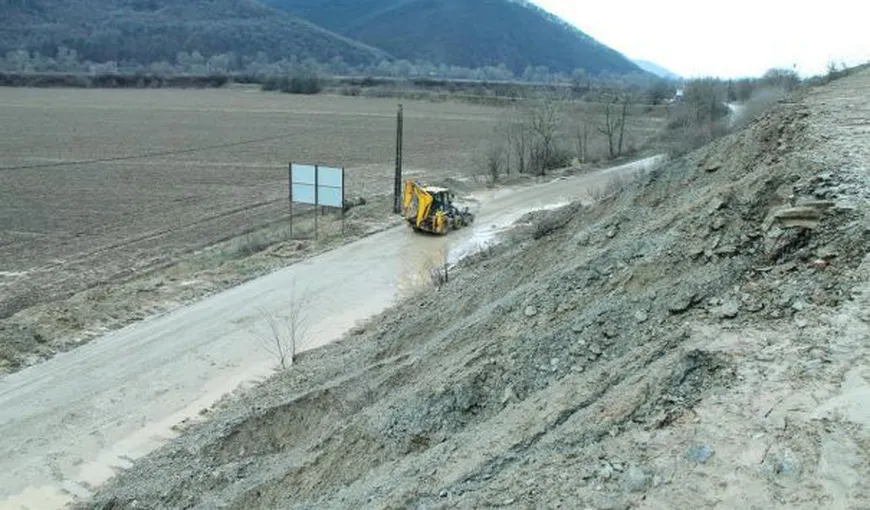 Terasamentul autostrăzii Lugoj – Deva s-a prăbuşit pe o lungime de 70 de metri. Reacţia CNAIR