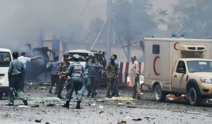 Afganistan: Cel puţin 60 de morţi în două atentate comise la Kabul şi în centrul ţării
