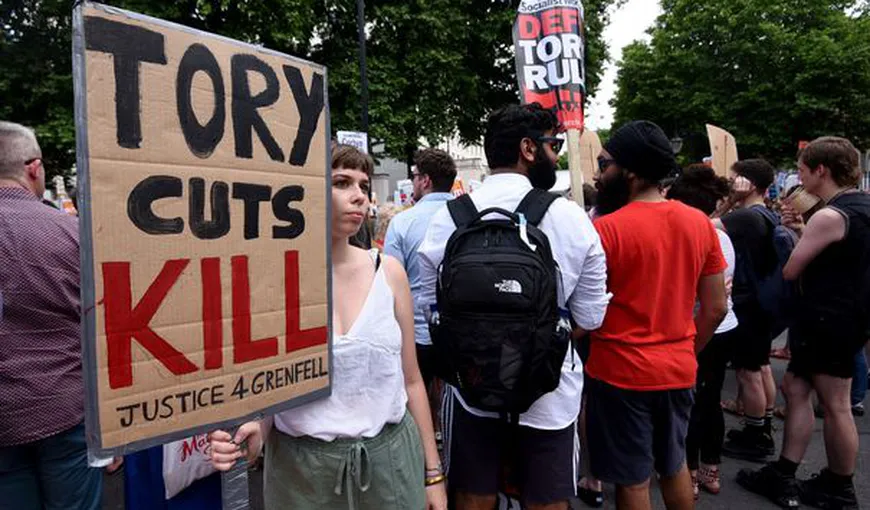 Proteste faţă de măsurile de austeritate în Londra. Manifestanţii cer demisia Guvernului Theresa May