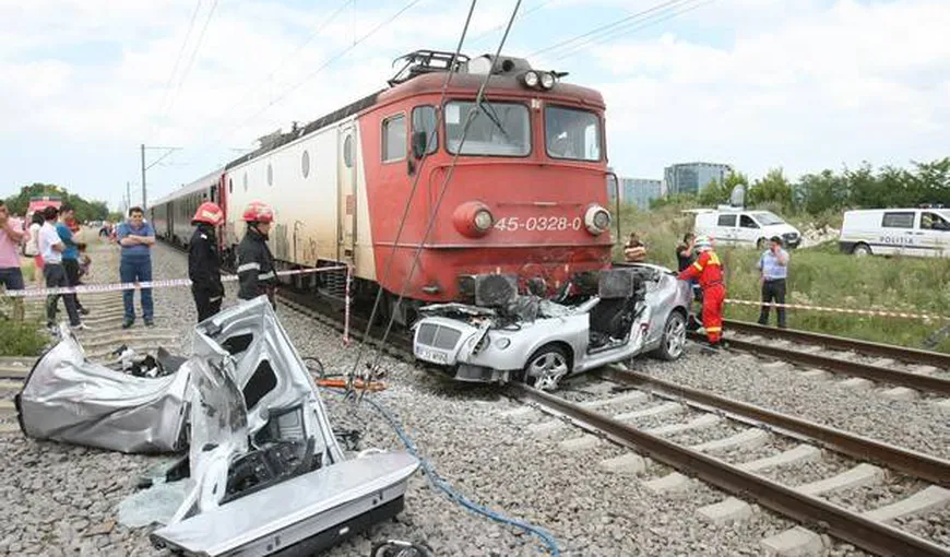Maşină lovită de tren: Două persoane au murit pe loc UPDATE