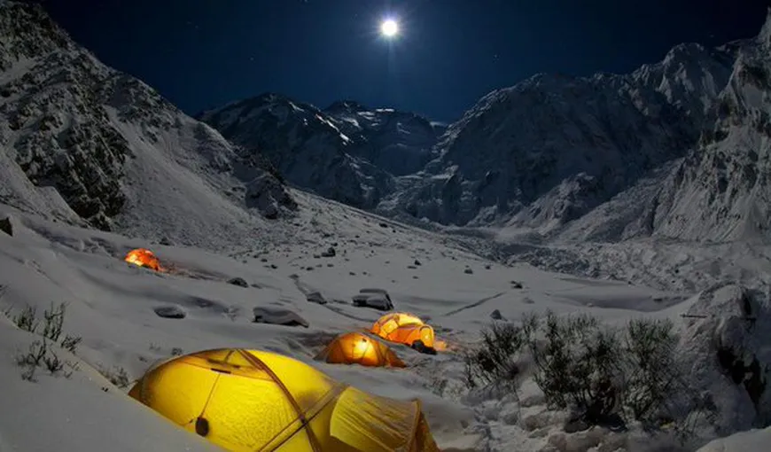 Alex Găvan a abandonat căutarea a doi alpinişti înghiţiţi de avalanşă în Nanga Parbat. Mărturiile românului