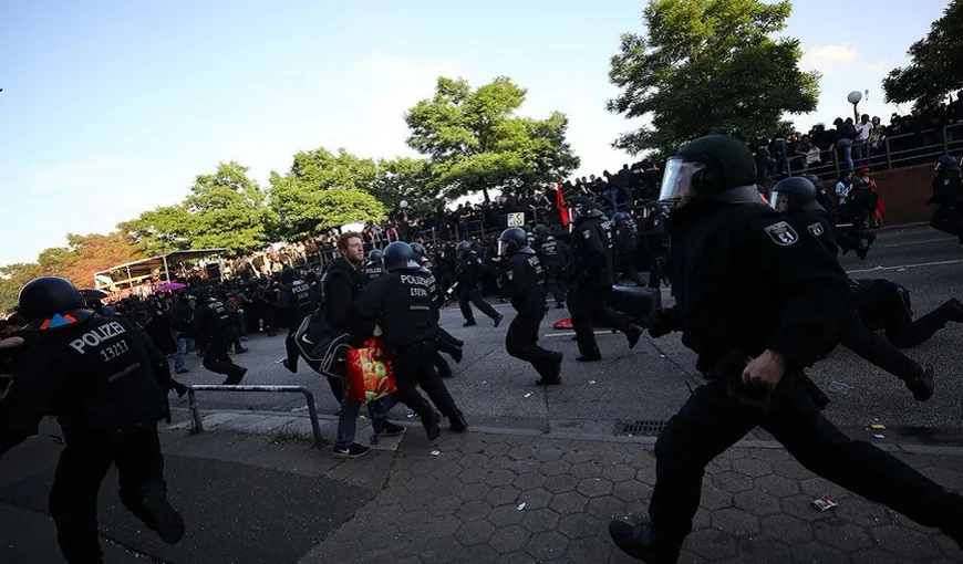 Noi violenţe şi arestări au avut loc în noaptea de sâmbătă spre duminică la Hamburg, deşi summitul G20 s-a încheiat