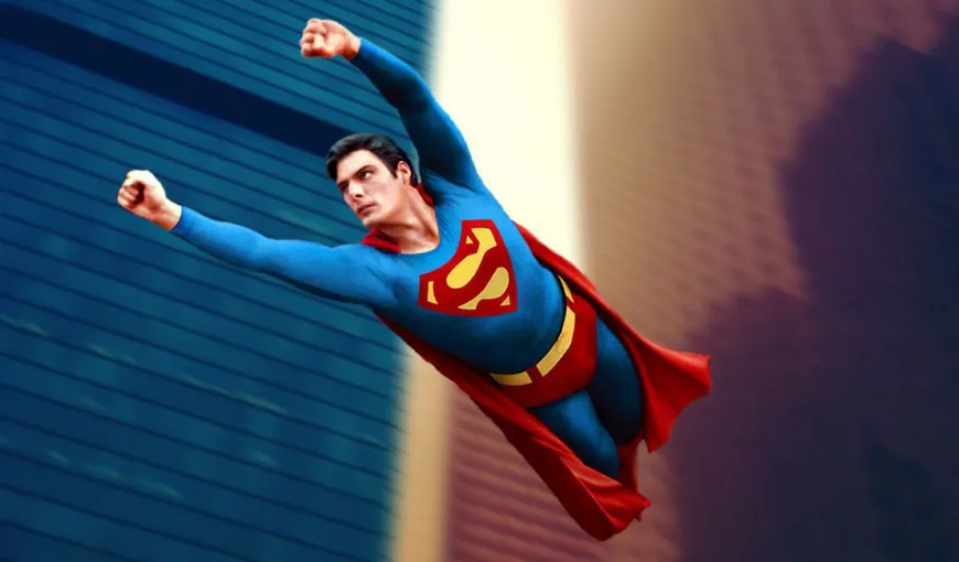 Un „Superman” s-a aruncat în gol de la etajul 10. Când a aterizat s-a făcut una cu pământul