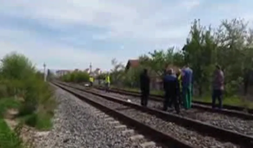 Doi bărbaţi au fost răniţi grav de tren. Medicii se luptă pentru viaţa lor