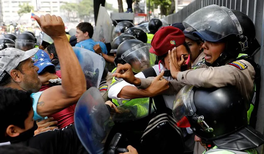 Ministerul de Externe al SUA le-a ordonat familiilor diplomaţilor americani să părăsească Venezuela