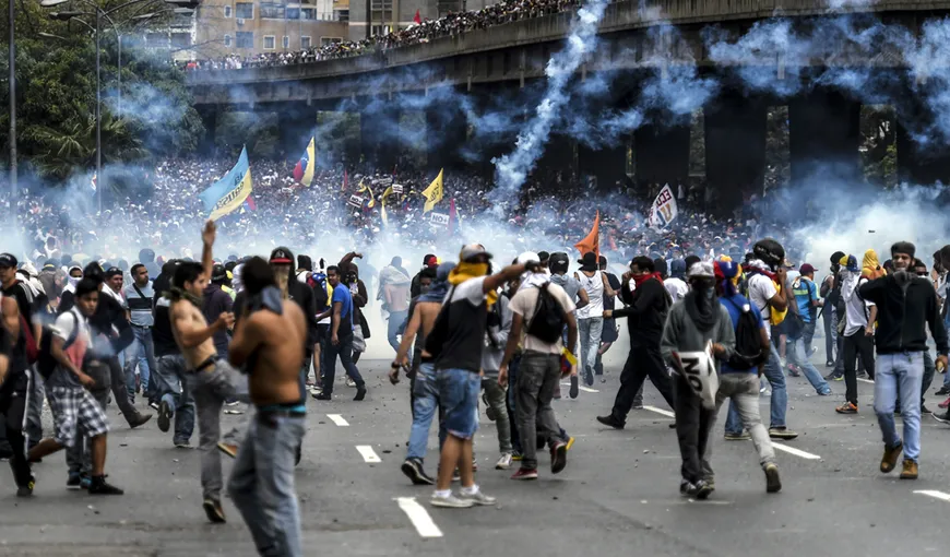 Greva generală din Venezuela face în continuare victime. Un băiat de 16 ani a fost ucis