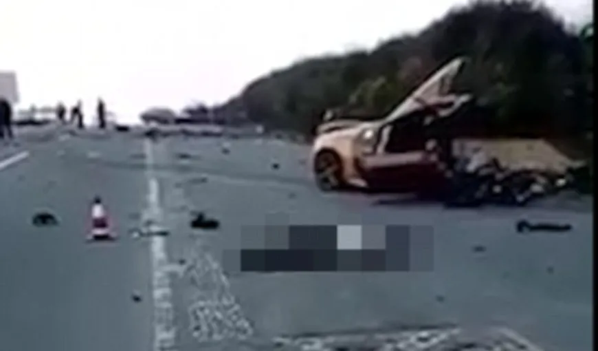 Accident pe autostradă, la 320 km pe oră. Şoferul s-a filmat în timp ce conducea, apoi s-a făcut praf VIDEO
