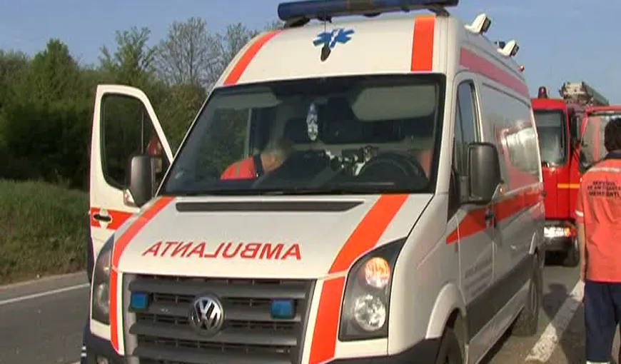 O ambulanţă SMURD aflată în misiune, implicată într-un accident rutier