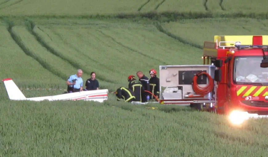 Avion uşor prăbuşit în Franţa, pasagerii au murit pe loc