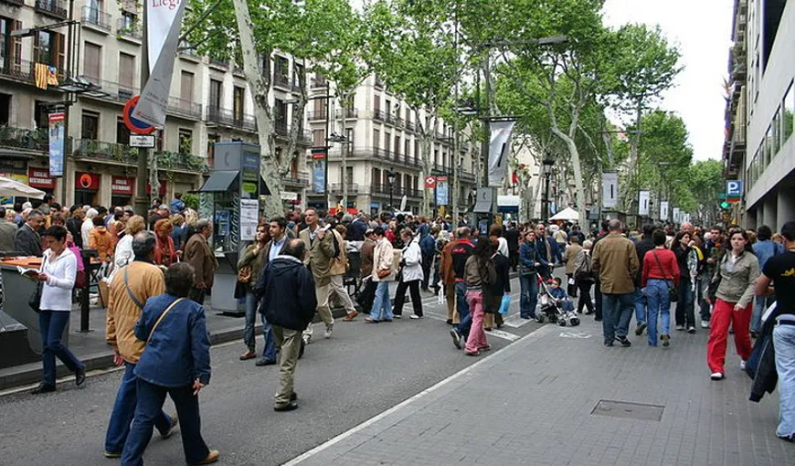 Turiştii din Barcelona bombardaţi cu ouă de către localnicii nemulţumiţi de supraaglomerarea Centrului istoric
