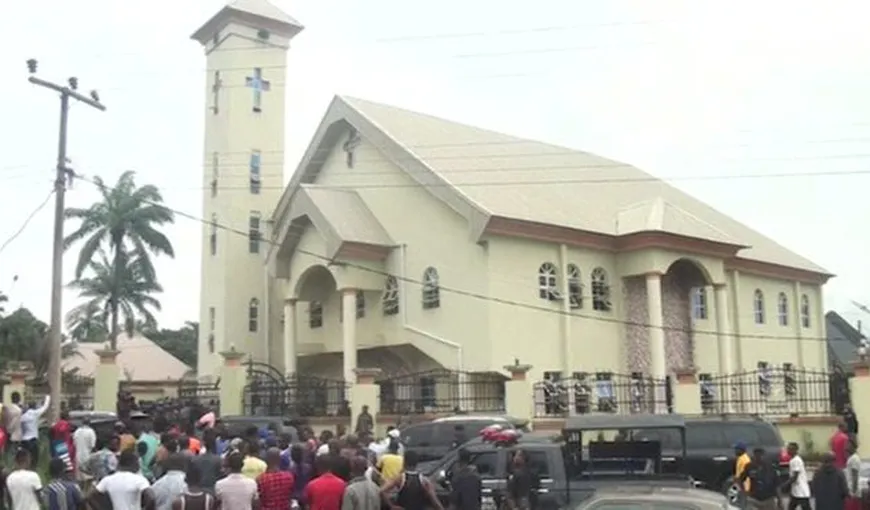 Atac armat într-o biserică soldat cu cel puţin 11 morţi şi mai mulţi răniţi