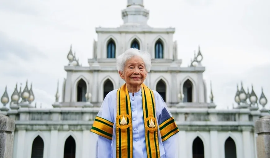 Are 91 de ani şi a devenit cea mai vârstnică persoană care a absolvit o universitate în Thailanda