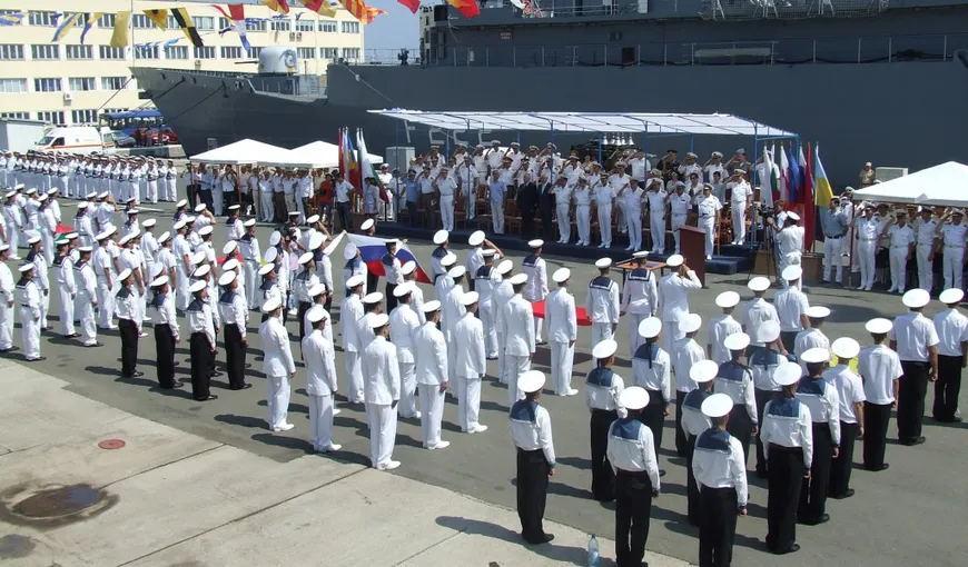 Forţele Navale Române se pregătesc de sărbătoare. Vor să cumpere 9.700 de litri de vin care să fie „plăcut, armonios, fără gust străin”