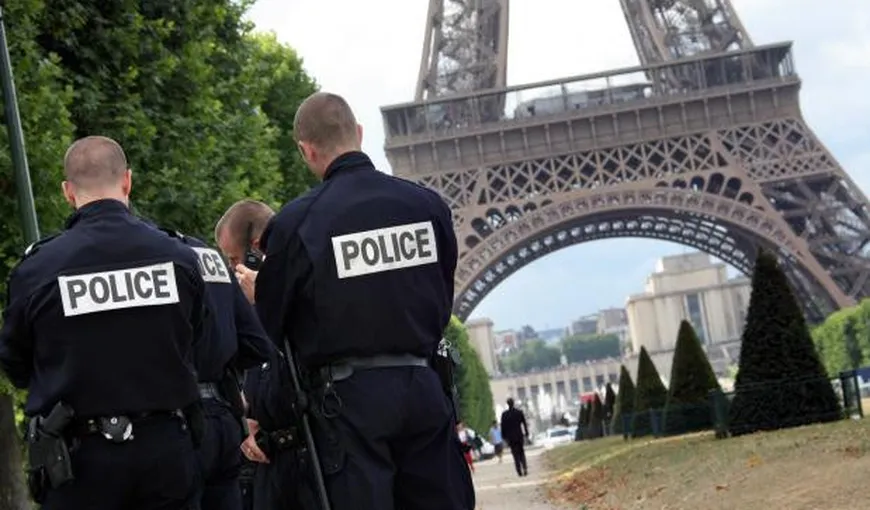 Alertă la Paris! Un bărbat a fost arestat după ce a forţat unul dintre controalele de la Turnul Eiffel şi a strigat  „Allah Akbar”