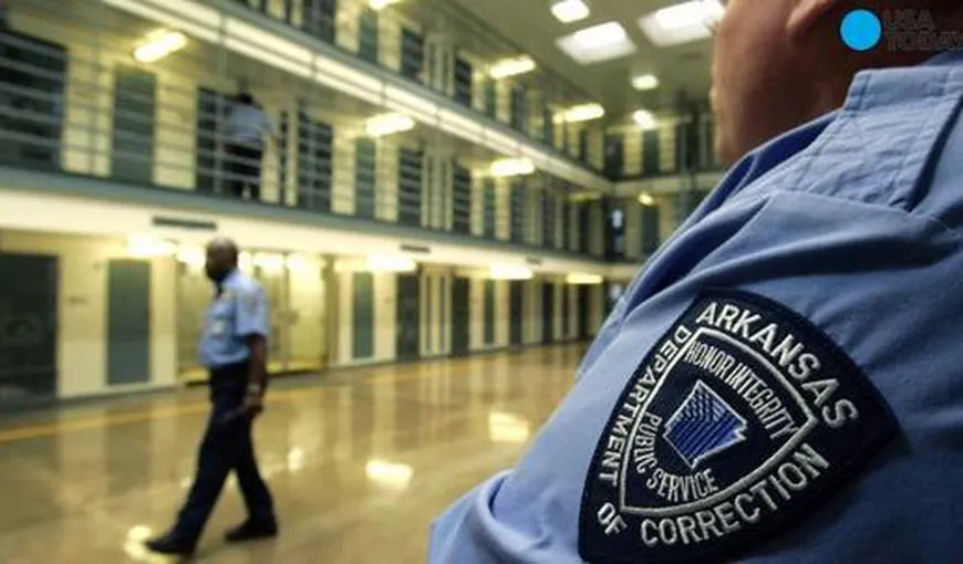 Deţinuţi ai unei închisori din Arkansas au preluat controlul unei părţi a penitenciarului