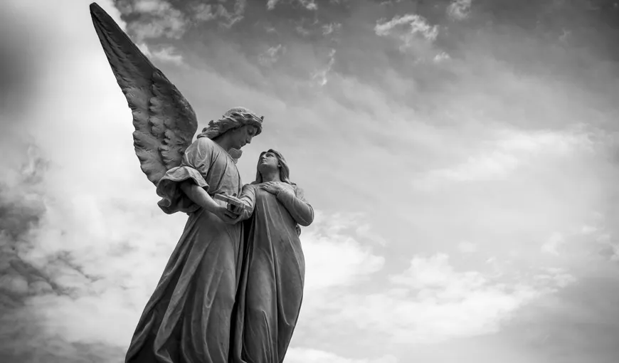 Mesaj de la îngeri pentru luna august: Cum să îţi vindeci inima rănita de dramă, deziluzie, frică
